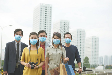 中戴防空气污染面图片