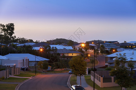 澳大利亚郊区街道在晚上图片