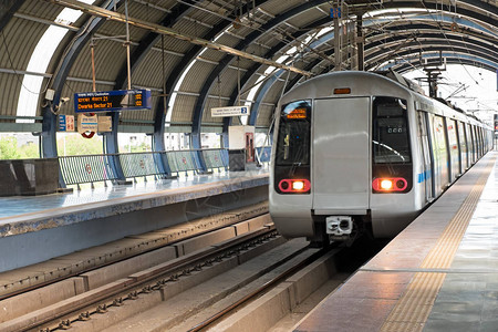 Metro到达印度新德里的D图片