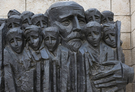 Korczak和Ghetto儿童雕像图片