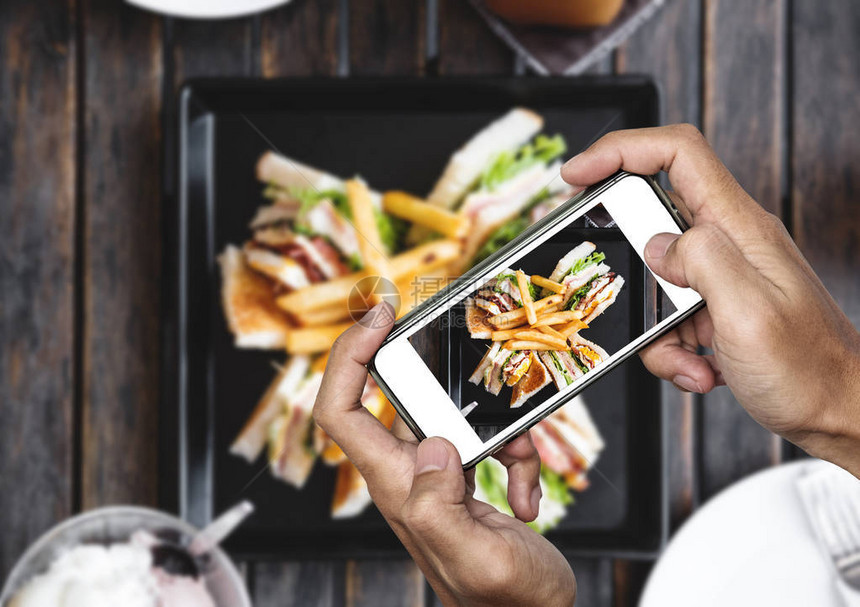 用智能电话拍摄食物摄影图片