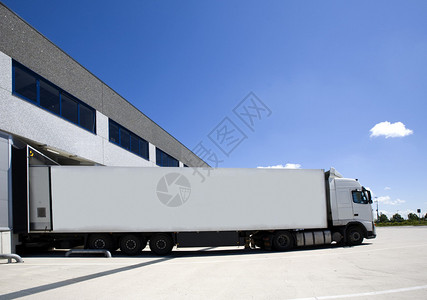 装载和卸载卡车的装载区图片