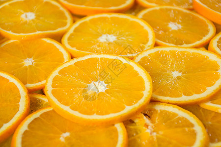 一堆新鲜切片的橙子水果背景图片