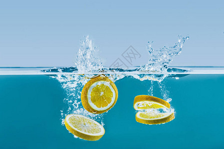 淡水柠檬切片的侧面落图片