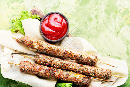 土耳其传统菜肉配有草药图片