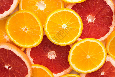 五颜六色的背景切片多汁的橙子和葡萄柚图片