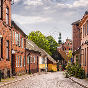 在瑞典隆德的旧街上一条背景图片