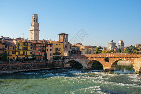 在意大利维罗纳的阿迪格河阳高清图片