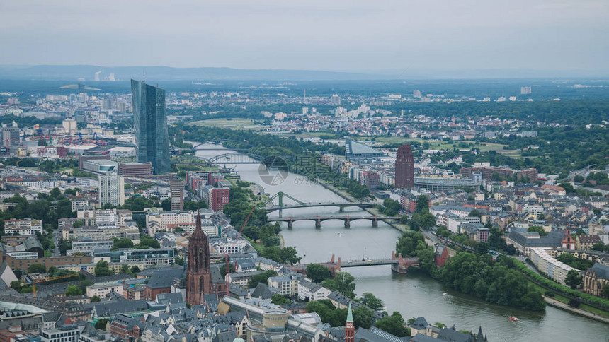 德国法兰克福主河和建筑物上的桥梁及建筑物上图片