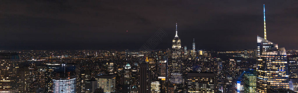 纽约美国大楼和夜间城图片
