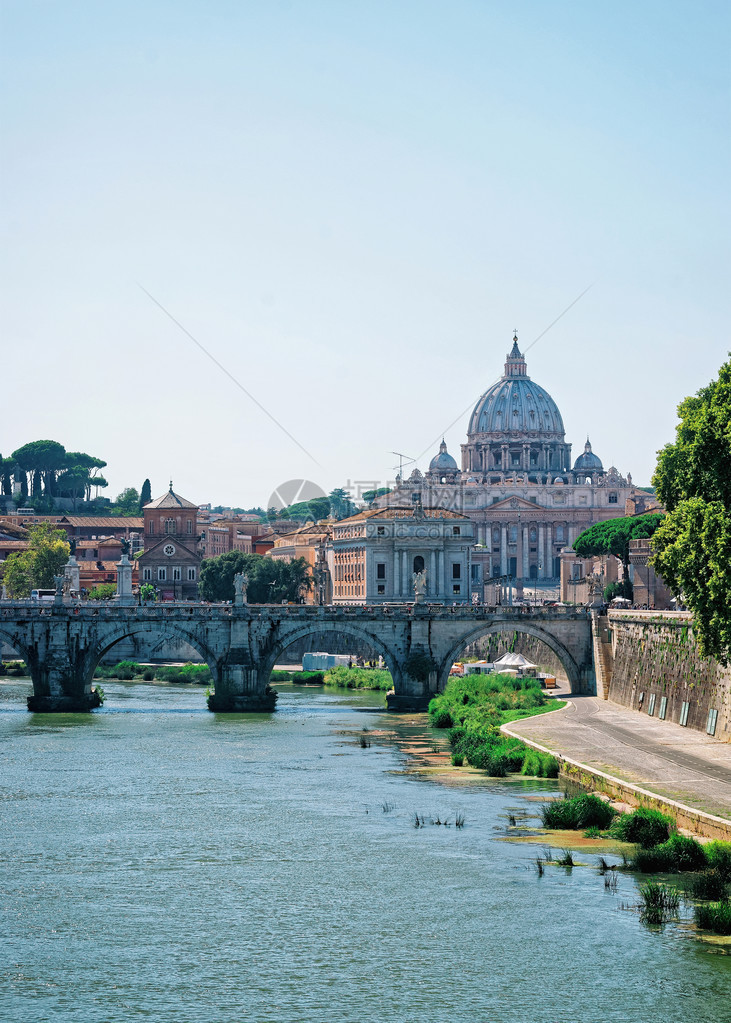 梵蒂冈市圣彼得巴西里卡多梅和意大利罗马提贝尔河上的庞特桑特安吉洛大桥也被称为哈德里安大桥图片