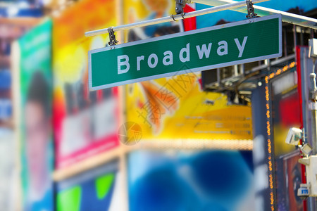 纽约曼哈顿时代广场的百老汇路牌图片
