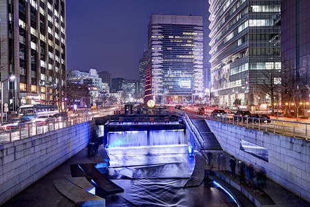 南韩首尔的Cheonggyecheon河是大规模城市改图片