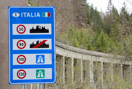 意大利边境的路标有意大利应遵图片