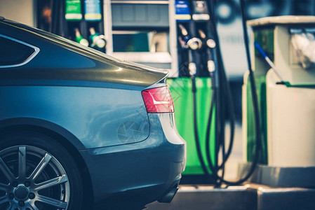 燃气站加油在加油站采购汽油或生物柴图片