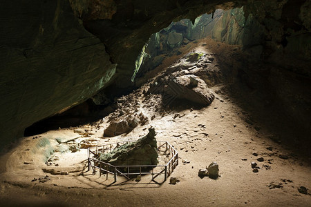 PhuPhaPhet洞穴的大开口图片