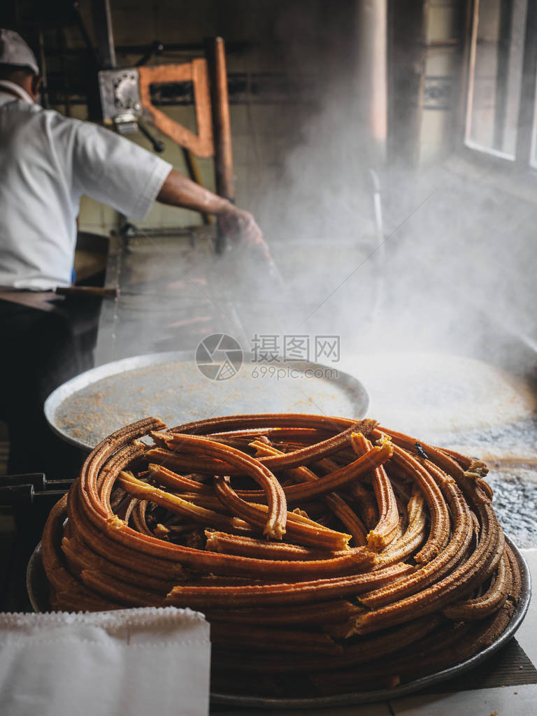 煮熟香肠一环酸奶粉和切片棒图片