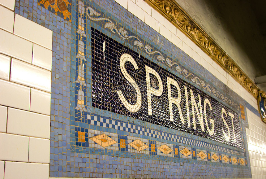 纽约曼哈顿市中心春街地铁站图片