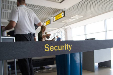 机场安全检查站的人手扫图片