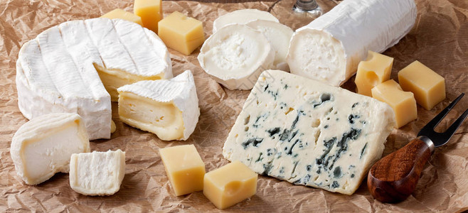各种不同的奶酪卡门培尔奶酪山羊奶酪羊乳干酪戈贡佐拉奶酪图片