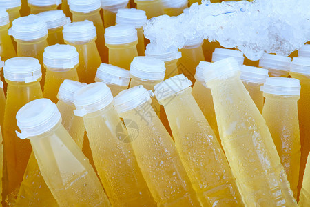 冰上的甘蔗汁图片