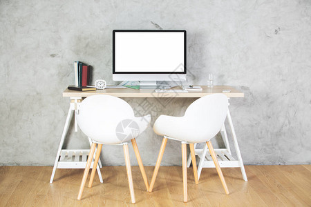 现代办公室内部配有白色木制家具桌子上的空电脑显示器和其图片