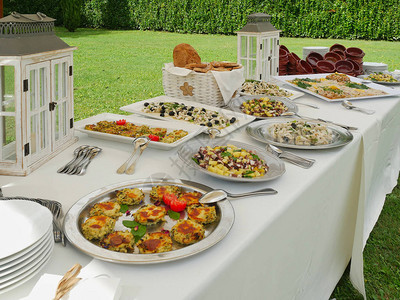 在花园举行仪式或活动时的食物或图片