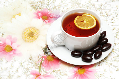 茶叶加柠檬和巧克力图片
