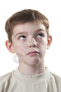 一个有白色背景的少年的肖像背景图片