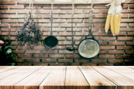 旧厨房用具的空木板本产品图片