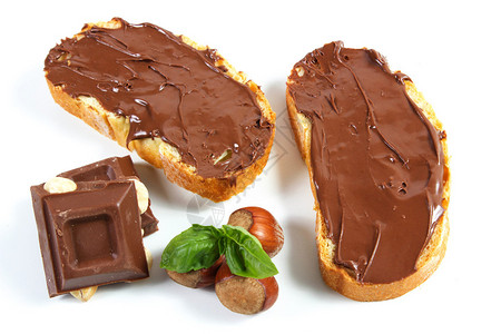 面包加巧克力奶油巧克力条和白图片