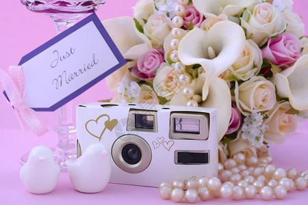 粉色主题婚礼桌布置地点图片