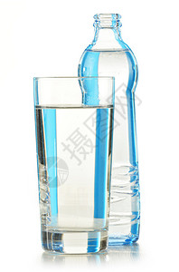 玻璃瓶矿泉水上白色孤立图片