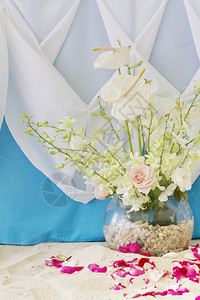 婚礼装饰的桌子和图片