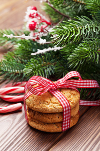圣诞姜饼干糖果甘蔗和木图片