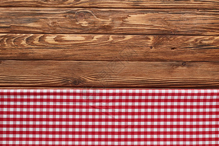 木制棕色桌上的红十字图片