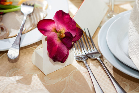 婚宴餐桌布置与装饰图片