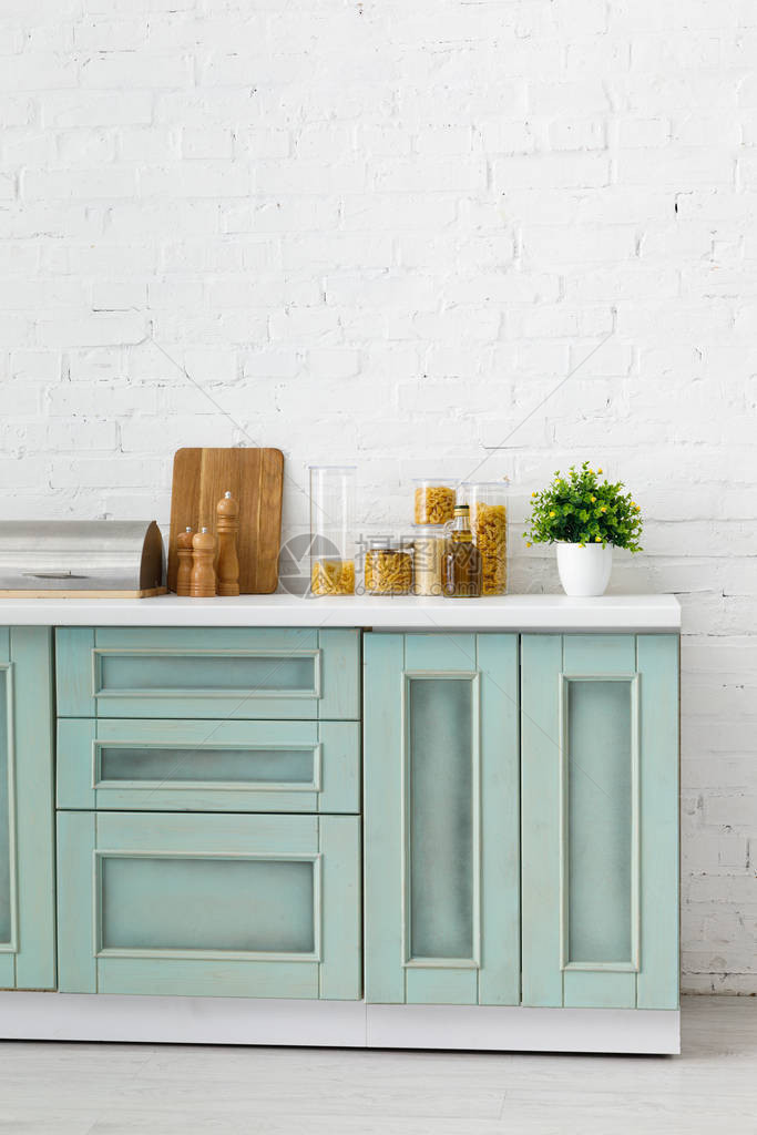 现代白色和绿的厨房室内图片