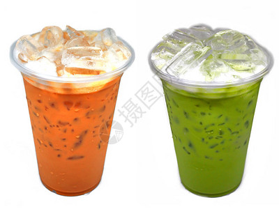 泰国茶奶和绿茶奶在杯子里图片