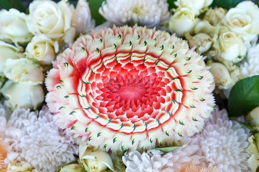 顶视图西瓜泰国水果雕刻和花图片