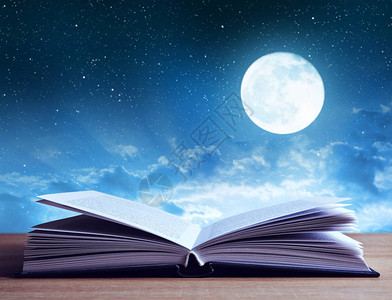 打开关于木板夜空的书背景是月亮图片