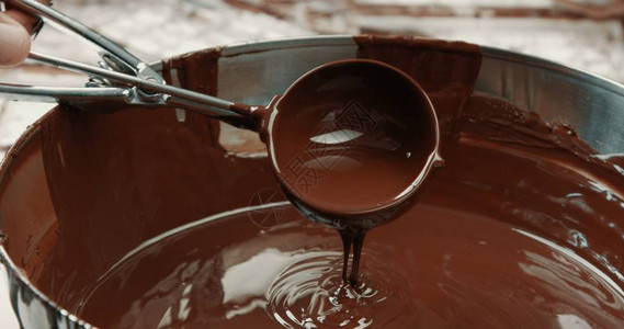 巧克力织物中的液体巧克力制作巧克力图片