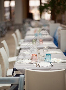 意大利餐厅桌套装的视图图片