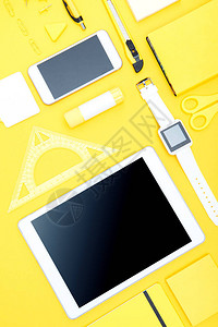 黄色数字平板电脑智能手机智能观察和办公图片