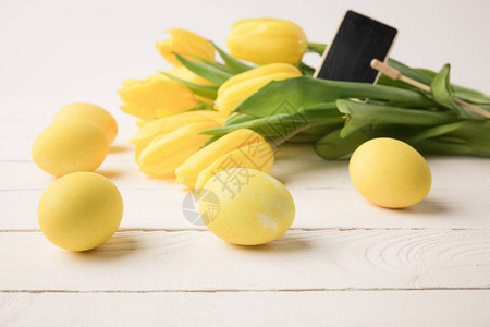 黄漆色东面鸡蛋木制桌图片