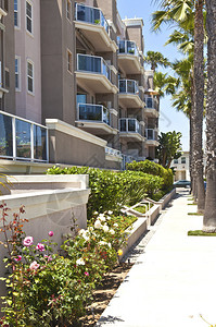 加利福尼亚南部的长滩公寓和街景图片