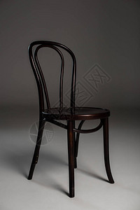 简单的木制椅子图片