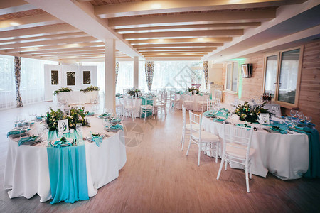 婚礼厅以蓝色绿色的调子图片