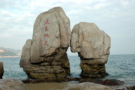 广东省深圳市附近海边的两图片