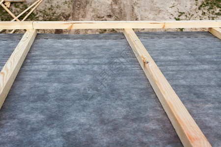 建造新房子的屋顶防水分层图片